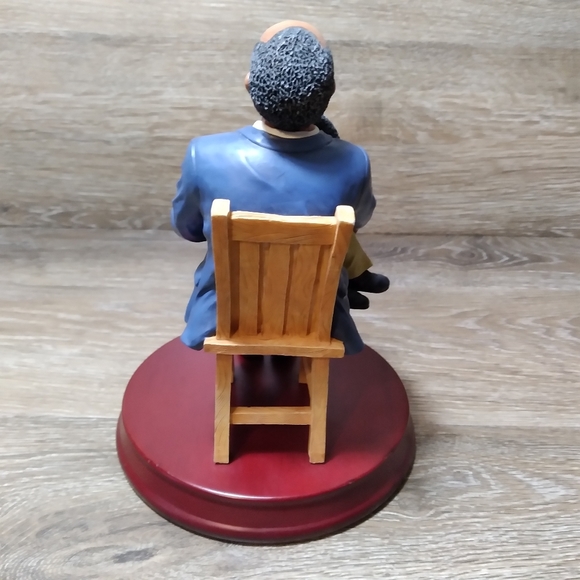 The Young Collection "His Eye is on the Sparrow" Art Figurine Gilbert Young 1996 - Picture 3 of 11